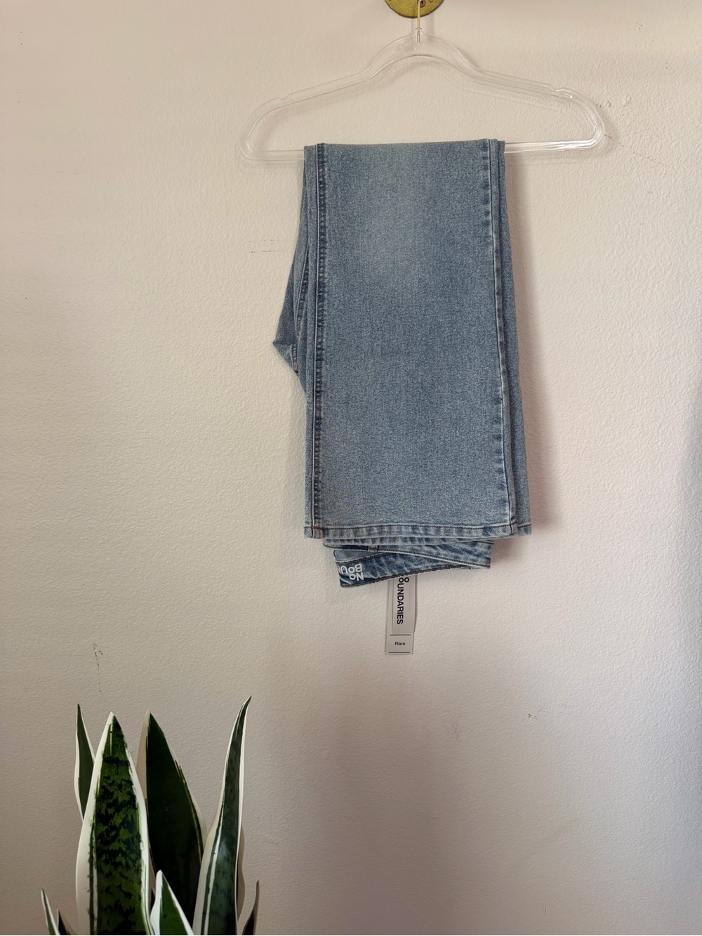 No Boundaries flare jeans